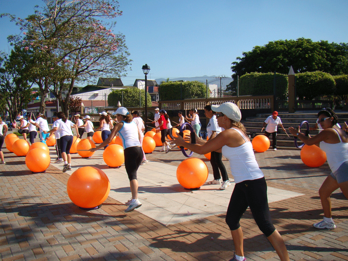Actividad Recreativa, mujeres haciendo ejercicios