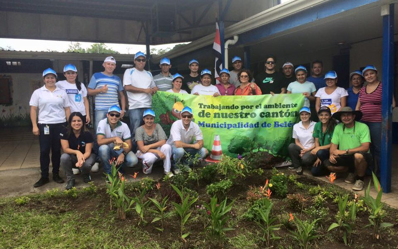 Imagen de un grupo de personas que reciben un curso